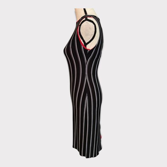 Reversible Tango Dress - Black/RedClassic Elegance with a Bold Twist Size Medium - Picture 9 of 14
